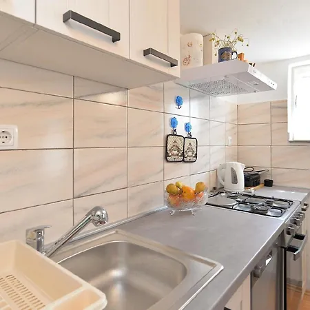 Apartment Ferienwohnung Fuer 5 Personen Ca 60 Qm In Pula, Istrien Istrische Riviera - B61765